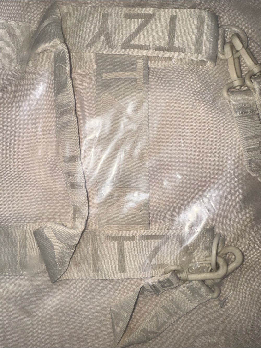 Itzy Ritzy Belong All-in-Tote™ Cream NWT - Picture 2 of 6